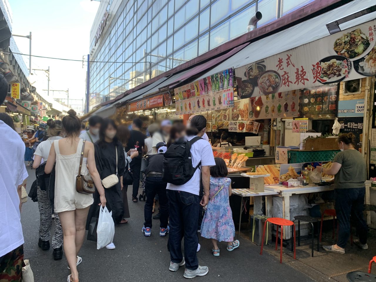 アメ横センタービルに入っている店舗の様子を写した写真